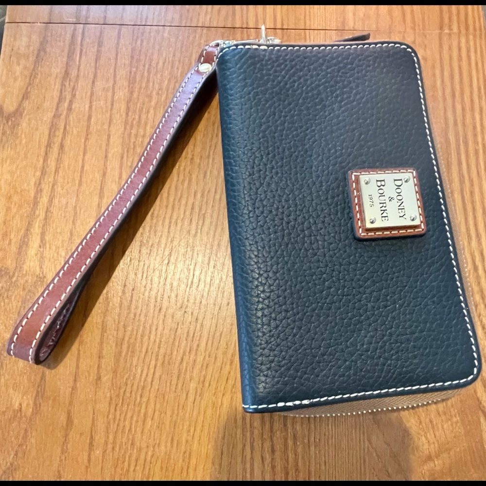 Dooney & Bourke Wristlet NEW